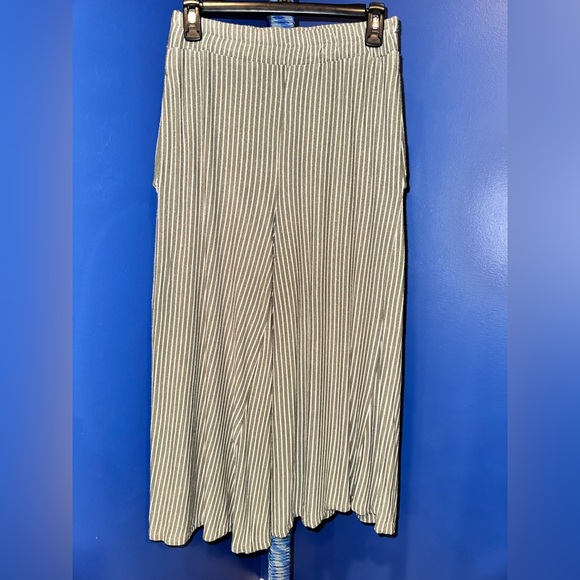 Pants - Women's Wide Leg Green & White Stripe Pants Size Small